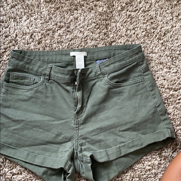 Green H&M Shorts size 8 - Picture 3 of 8